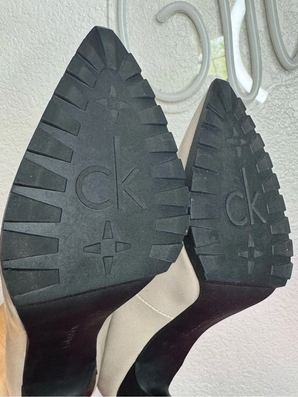 2/for $20 🪩 CALVIN KLEIN Beige High Heel Pointed Toe Pumps (Women’s 8.5)